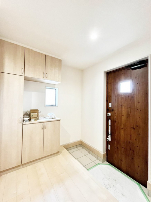 ���ց@�������Q�������`Entrance�`�@�Ƃ̒��ł��q�l���}����ŏ��̏ꏊ�ł��錺�ւ́A�Ƃ̈�ۂ��̂��̂ł��I�L�x�Ȍ��֎��[�ŁA����Y��ɕۂ��Ƃ��o���܂��􌺊ւɂ͂����Ղ���[�̉��ʔ��������I