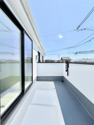 �o���R�j�[�@������4�������`Balcony�`  �o���R�j�[�͉������z���������݁A���z�c����󕨂��C�����悭�������Ƃ��ł��܂��B�g���₷���J���I�ȃo���R�j�[�ł����z�����������Ղ�~�蒍���A�o���R�j�[�t���Z�܂��B  