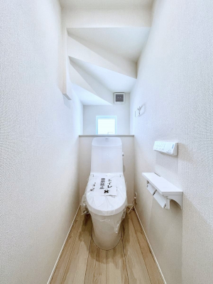 �g�C���@������4�������`Toilet�`�@�Y��E�X�b�L���E���K�ȃE�H�V�����b�g�t�g�C���ł��낰���Ԃł��B�̌������薾�邭�A���K��ԂƂȂ��Ă���܂��������g���ꏊ�����炱���̔z���ł��I