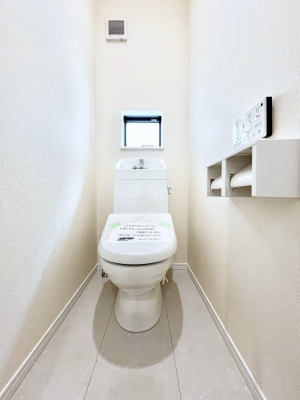 �g�C���@������A�������`Toilet�`�@�Y��E�X�b�L���E���K�ȃE�H�V�����b�g�t�g�C���ł��낰���Ԃł��B�̌������薾�邭�A���K��ԂƂȂ��Ă���܂��������g���ꏊ�����炱���̔z���ł��I