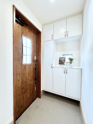 ���ց@������B�������`Entrance�`�@�Ƃ̒��ł��q�l���}����ŏ��̏ꏊ�ł��錺�ւ́A�Ƃ̈�ۂ��̂��̂ł��I�L�x�Ȍ��֎��[�ŁA����Y��ɕۂ��Ƃ��o���܂��􌺊ւɂ͂����Ղ���[�̉��ʔ��������I