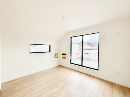 �Q���@�����`Bed Room�`�@�u��������������l�v�Ƃ��v�w�ł�����肭�낰��Q���B�����̉Ǝ��₨�d���ɔ�ꂽ���̓t�J�t�J�̃x�b�g�Ŗ�����Ă��������B�e���r��{�I�������Ă����K�ȍL����������