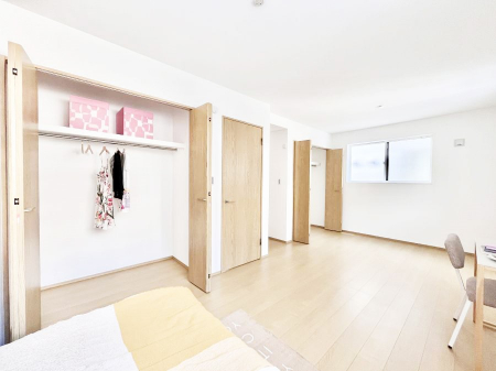�Q���@������No.1���`Bed Room�`�@���q�l�̐����ɍ��킹�ďZ�܂��̃��C�A�E�g���ς��܂��B�v���C�o�V�[���d��������A�����ɍ��킹�Ċ���x�b�g��z�u������B���������z���Ă̏Z�܂��I�т���؂ł��B   