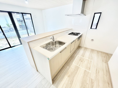 �L�b�`���@�����`Kitchen�`�@���R�������鑋�̂���L�b�`���������g���ꏊ�����炱���A�g��������l�����܂����B�������Ƃ����L�b�`���R�[�i�[�͎����L���Ȏd�オ��ƂȂ��Ă���܂��B