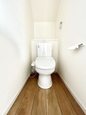 �g�C���@�����`Toilet�`�@�Y��E�X�b�L���E���K�ȃE�H�V�����b�g�t�g�C���ł��낰���Ԃł��B1�A2�K���Ƀg�C���X�y�[�X�I�̌������薾�邭�A���K��ԂƂȂ��Ă���܂��������g���ꏊ�����炱���̔z���ł��I