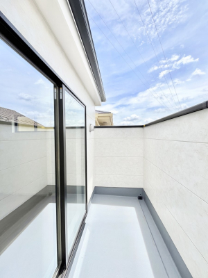 �o���R�j�[�@�����`Balcony�`  �o���R�j�[�͉������z���������݁A���z�c����󕨂��C�����悭�������Ƃ��ł��܂��B  �g���₷���J���I�ȃo���R�j�[�ł����z�����������Ղ�~�蒍���A�o���R�j�[�t���Z�܂��B  
