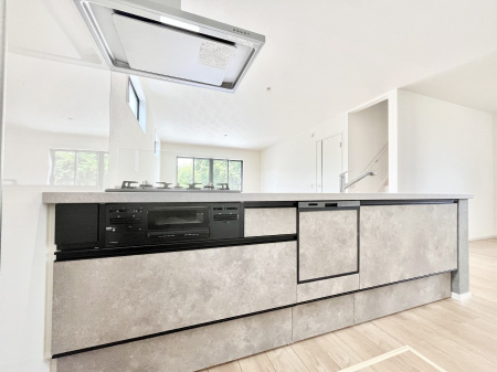 �L�b�`���@�����`Kitchen�`  ���r���O�����n����J�E���^�[�L�b�`���B  ���������Ȃ���Ƒ��ƃR�~���j�P�[�V�������Ƃ�邾���łȂ��A�傫�ȊJ���������邱�Ƃ��ł��܂��B  ���q�l�̐����������邱�Ƃ��ł��܂��ˁI
