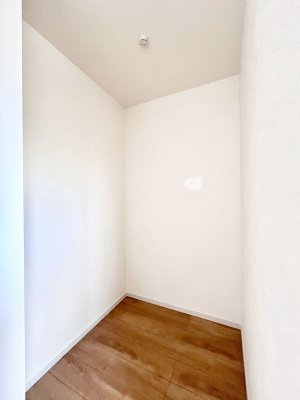 ���̑��@�����`Walk-in Closet�`�@�K�v�Ȃ��̂�R�[�f�B�l�[�g���ꗗ���Ċm�F�ł��A�g�x�x�⏀�����Z���ԂōςރE�H�[�N�C���N���[�[�b�g��ݒu���܂����B�Ƃ̒�����������Ƃ�����֗��Ȏ��[�X�y�[�X�ł��B