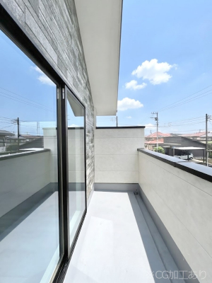 �o���R�j�[�@�������Q�������`Balcony�`�@������̃o���R�j�[�̑O�ɂ͉_�ȊO�ɑ��z���Ղ���̂�����܂���B�����󕨂������₷���A����薾�邭�C�����̂������������Ă��܂��B�g���₷���J���I�ȃo���R�j�[�ł���