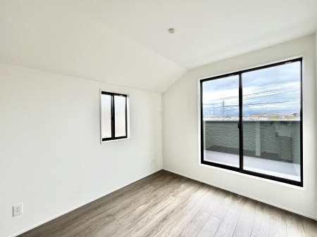 �q�������@�����`Bed Room�`�@�q�������͂��q�l�ɂƂ��đ�Ϗd�Ȗ���������܂��B�q����l�ŉ߂�����Ԃ�^���邱�ƂŁA�h���׋����Ԃ����R�Ƒ����܂����畔���̕Еt����|���Ȃǂ��������ƂɌq����܂��B