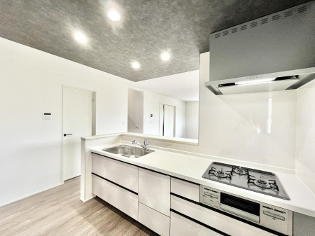 �L�b�`���@�����`Kitchen�`  ���r���O�����n����J�E���^�[�L�b�`���B  ���������Ȃ���Ƒ��ƃR�~���j�P�[�V�������Ƃ�邾���łȂ��A�傫�ȊJ���������邱�Ƃ��ł��܂��B  ���q�l�̐����������邱�Ƃ��ł��܂��ˁI