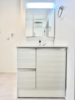 ���ʑ�E���ʏ��@�����`Dressing Room�`  ����������F�����œ��ꂳ��Ă���ƁA�X�b�L���Ɛ�������ۂ������܂��B  ���̗��ɂ͂����Ղ�Ǝ��[�X�y�[�X��W�������I  �����́A�V���v�����@�\�����d�����āB