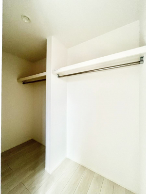���̑��@�����`Walk-in Closet�`�@�K�v�Ȃ��̂�R�[�f�B�l�[�g���ꗗ���Ċm�F�ł��A�g�x�x�⏀�����Z���ԂōςރE�H�[�N�C���N���[�[�b�g��ݒu���܂����B�Ƃ̒�����������Ƃ�����֗��Ȏ��[�X�y�[�X�ł��B