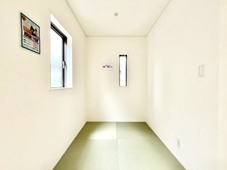 ���̑����ρ@�������Q�������`Japanese Room�`�@LDK�אڂ̃^�^�~�R�[�i�[�́A�A�C���������Ȃǉ��l�̉Ǝ��X�y�[�X�Ƃ��āA�܂������Ȃ��q�l�̂��邲�ƒ�ł͂����Q�₨�ނւ��̏�Ƃ��Ă����p���������܂��B
