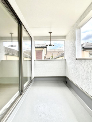 �o���R�j�[�@�������Q�������`Balcony�`  �o���R�j�[�͉������z���������݁A���z�c����󕨂��C�����悭�������Ƃ��ł��܂��B�g���₷���J���I�ȃo���R�j�[�ł����z�����������Ղ�~�蒍���A�o���R�j�[�t���Z�܂��B  