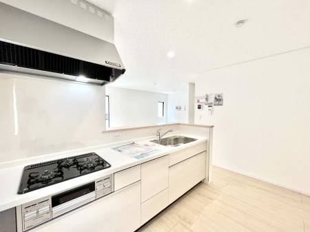 �L�b�`���@�������P�������`Kitchen�`�@�u���������͉�����낤�v����ȃL�b�`���Ȃ�v�������藿�����ł����Ⴂ�܂��B�L�b�`������̓��r���O����]�ł��܂��B�Ƒ����Ȃ��邨�Ƃ������ɂ������܂��B