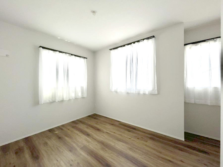 ���̑����ρ@�����`Bed Room�`�@2�ʍ̌����m�ۂ������邢�����́A���ʂ����ǂ��A��ϋ��S�n�̗ǂ���ԂƂȂ��Ă���܂��B�u�₩�ȕ��������ċN���钩�́A���K�����̎n�܂�ɁI���������ʕ����ƂĂ��ǂ��Z�܂���