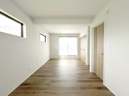 �q�������@�����`Bed Room�`�@���q�l�̐����ɍ��킹�ďZ�܂��̃��C�A�E�g���ς��܂��B�v�t���̃v���C�o�V�[���d��������A�����ɍ��킹�Ċ���x�b�g��z�u������B���������z���Ă̏Z�܂��I�т���؂ł��B