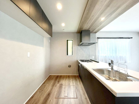 �L�b�`���@�����`Kitchen�`�@���R�������鑋�̂���L�b�`���������g���ꏊ�����炱���A�g��������l�����܂����B�������Ƃ����L�b�`���R�[�i�[�͎����L���Ȏd�オ��ƂȂ��Ă���܂��B