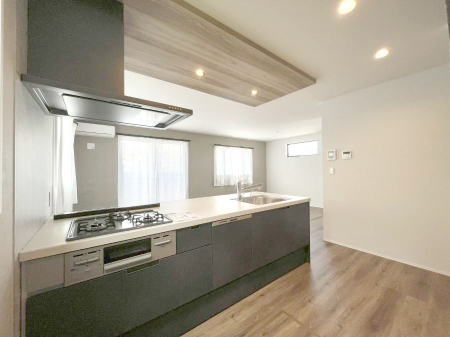 �L�b�`���@�����`Kitchen�`  ���r���O�����n����J�E���^�[�L�b�`���B  ���������Ȃ���Ƒ��ƃR�~���j�P�[�V�������Ƃ�邾���łȂ��A�傫�ȊJ���������邱�Ƃ��ł��܂��B  ���q�l�̐����������邱�Ƃ��ł��܂��ˁI