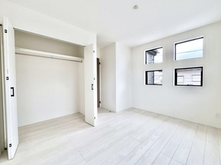 �Q���@�����`Bed Room�`�@�������������̂��ˌ��Ẵ����b�g�ł��B���Ƒ������������ƂŎ苷�Ɋ����Ă����Z�܂����ˌ��Ăł͊e�����v���C�o�V�[��ۂ��Ƃ��ł��܂��B�Z�܂��ɂ�Ƃ肪���܂�S�������b�N�X�ł��܂���