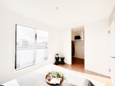 �Q���@������No.8���`Bed Room�`  �S�����ɂ͎��[�N���[�[�b�g�������I���i�g���̂��m���⏬���͂������A�G�ߕ��̂��m���Ȃǂ���������Ɛ������ڂ����܂������܂��B  ������Ԃ��L���g�p�ł��܂��ˁB