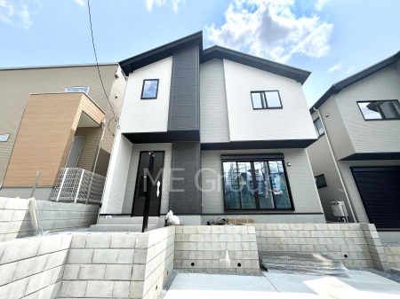 ���n�O�ώʐ^�@�O�ρ��Q�������`Exterior�`  �ՐÂȏZ��n�Ŏq��ĉƑ��Ƀs�b�^���B  �����̂��U�������K�ȗ΂Ɍb�܂ꂽ�G���A�ŁA���R�ɕ�܂ꂽ���₩�ȕ�炵���������邽�߂́A��Ƃ肠��Z���������Ă��܂��B