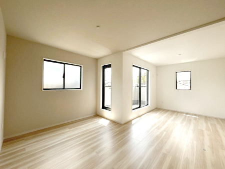 �q�������@�������P�������`Bed Room�`�@���q�l�̐����ɍ��킹�ďZ�܂��̃��C�A�E�g���ς��܂��B�v�t���̃v���C�o�V�[���d��������A�����ɍ��킹�Ċ���x�b�g��z�u������B���������z���Ă̏Z�܂��I�т���؂ł��B
