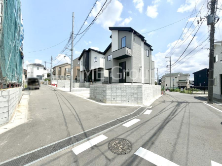���n�O�ώʐ^�@�O�ρ`Exterior�`�@�O�ʓ��H�F�� 5.4m �����A�k 5m �����@�Z��n�ɂȂ��Ă���̂Ŏԗʂ����Ȃ��A�Â��ȗ��n�ł��B�q��Ċ����ǍD�ł������ӊ������킹�Ă��ē������Ē����܂��B