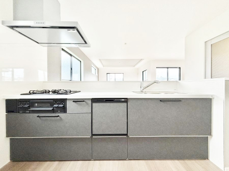 �L�b�`���@������2�������`Kitchen�`�@��b���e�ރ��r���O�A�������������Ȃ�L�b�`���B�Ƃ́A�������������ł͂Ȃ��A��炵��������A���K�ɂ���ꏊ�B�Ί�̖����A���炬�̓��X�̂��߂ɁA�ŐV�̐ݔ��E�d�l���̗p�B