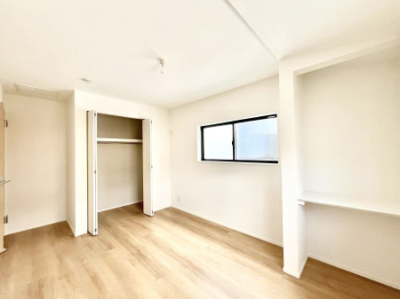 �q�������@�����`Bed Room�`�@�������������̂��ˌ��Ẵ����b�g�ł��B���Ƒ������������ƂŎ苷�Ɋ����Ă����Z�܂����ˌ��Ăł͊e�����v���C�o�V�[��ۂ��Ƃ��ł��܂��B�Z�܂��ɂ�Ƃ肪���܂�S�������b�N�X�ł��܂���