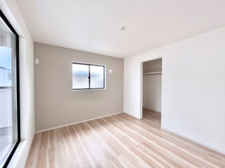 �q�������@�����`Bed Room�`�@�u��������������l�v�Ƃ��v�w�ł�����肭�낰��Q���B�����̉Ǝ��₨�d���ɔ�ꂽ���̓t�J�t�J�̃x�b�g�Ŗ�����Ă��������B�e���r��{�I�������Ă����K�ȍL����������