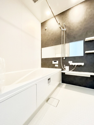 �����@�����`Bath Room�`�@�������������͋C�̗����Ŗ����Ɍ����ă��t���b�V���B���������@�\���t���Ă���̂ŗׂ̐���@�u����Ő􂢏オ�������󕨂��A�J�̓����V�C���C�ɂ������������邱�Ƃ��\�ł��B
