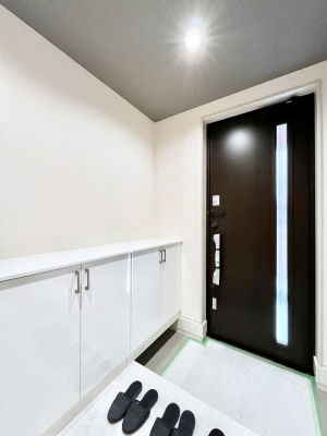 ���ց@�������Q�������`Entrance�`�@�Ƃ̒��ł��q�l���}����ŏ��̏ꏊ�ł��錺�ւ́A�Ƃ̈�ۂ��̂��̂ł��I�L�x�Ȍ��֎��[�ŁA����Y��ɕۂ��Ƃ��o���܂��􌺊ւɂ͂����Ղ���[�̉��ʔ��������I