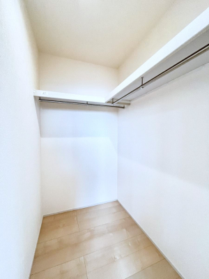 ���̑��@�������Q�������`Walk-in Closet�`�@�K�v�Ȃ��̂�R�[�f�B�l�[�g���ꗗ���Ċm�F�ł��A�g�x�x�⏀�����Z���ԂōςރE�H�[�N�C���N���[�[�b�g��ݒu���܂����B�Ƃ̒�����������Ƃ�����֗��Ȏ��[�X�y�[�X�ł��B�@