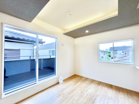 �Q���@������1�������`Bed Room�`�@�������������̂��ˌ��Ẵ����b�g�ł��B���Ƒ������������ƂŎ苷�Ɋ����Ă����Z�܂����ˌ��Ăł͊e�����v���C�o�V�[��ۂ��Ƃ��ł��܂��B