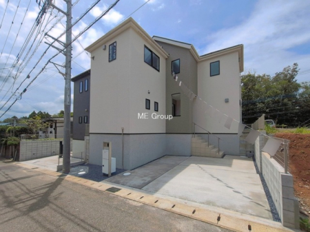 ���n�O�ώʐ^�@�`Exterior�`�@��s���œ���̃X���[���C�t���΂Ɉ͂܂ꂽ�y�n�͓s��̌�����Y���ꂻ���B�l�G��ʂ��Ď��R�ƐG�ꍇ����X�|�b�g�����ӂɂ͐��肾������I�Z�݂����Ȃ�ƁB��炵�������B