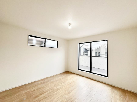 �Q���@�����`Bed Room�`�@�u��������������l�v�Ƃ��v�w�ł�����肭�낰��Q���B�����̉Ǝ��₨�d���ɔ�ꂽ���̓t�J�t�J�̃x�b�g�Ŗ�����Ă��������B�e���r��{�I�������Ă����K�ȍL����������