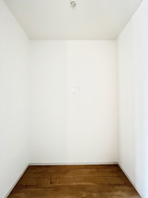 ���̑��@�����`Walk-in Closet�`�@�K�v�Ȃ��̂�R�[�f�B�l�[�g���ꗗ���Ċm�F�ł��A�g�x�x�⏀�����Z���ԂōςރE�H�[�N�C���N���[�[�b�g��ݒu���܂����B�Ƃ̒�����������Ƃ�����֗��Ȏ��[�X�y�[�X�ł��B