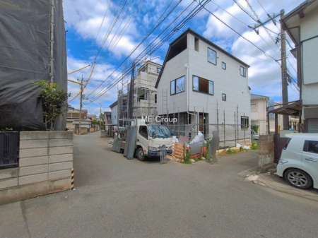 ���n�O�ώʐ^�@�`Exterior�`�@�� 5.2m �����A�� 3.34m �����@�p�n�Ȃ�ł͂̊J���������͂̏Z�܂��B�אڌ����Ƃ̋������m�ۂ���₷���A�z������╗�ʂ��ɂ��b�܂ꂽ���K�ȏZ���ł��B