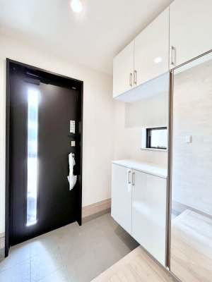 ���ց@������A�������`Entrance�`�@�Ƃ̒��ł��q�l���}����ŏ��̏ꏊ�ł��錺�ւ́A�Ƃ̈�ۂ��̂��̂ł��I�L�x�Ȍ��֎��[�ŁA����Y��ɕۂ��Ƃ��o���܂��􌺊ւɂ͂����Ղ���[�̉��ʔ��������I
