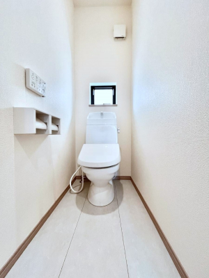 �g�C���@������A�������`Toilet�`�@�Y��E�X�b�L���E���K�ȃE�H�V�����b�g�t�g�C���ł��낰���Ԃł��B�̌������薾�邭�A���K��ԂƂȂ��Ă���܂��������g���ꏊ�����炱���̔z���ł��I