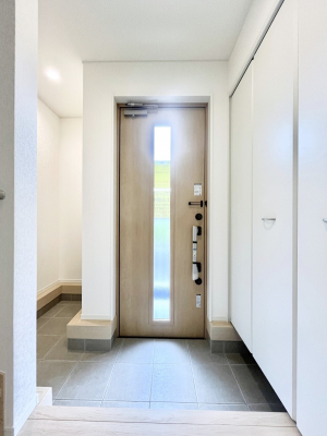 ���ց@������1�������`Entrance�`�@�Ƃ̒��ł��q�l���}����ŏ��̏ꏊ�ł��錺�ւ́A�Ƃ̈�ۂ��̂��̂ł��I�L�x�Ȍ��֎��[�ŁA����Y��ɕۂ��Ƃ��o���܂��􌺊ւɂ͂����Ղ���[�̉��ʔ��������I