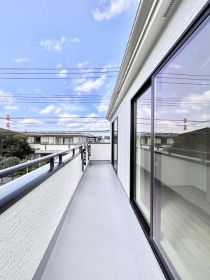 �o���R�j�[�@�����`Balcony�`  �o���R�j�[�͉������z���������݁A���z�c����󕨂��C�����悭�������Ƃ��ł��܂��B  �g���₷���J���I�ȃo���R�j�[�ł����z�����������Ղ�~�蒍���A�o���R�j�[�t���Z�܂��B  