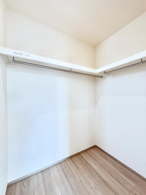 ���̑��@�����`Walk-in Closet�`�@�K�v�Ȃ��̂�R�[�f�B�l�[�g���ꗗ���Ċm�F�ł��A�g�x�x�⏀�����Z���ԂōςރE�H�[�N�C���N���[�[�b�g��ݒu���܂����B�Ƃ̒�����������Ƃ�����֗��Ȏ��[�X�y�[�X�ł��B
