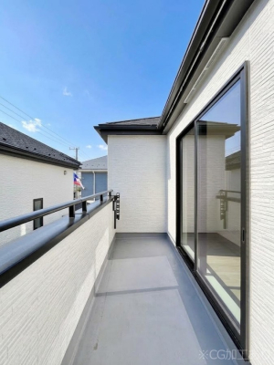 �o���R�j�[�@������A�������`Balcony�`�@�傫�ȋ�Ɉ͂܂ꂽ�C�����̂����ƁB�o���R�j�[��`�������ň��|�I�ȊJ�����ɕ�܂�܂��B�o���R�j�[�͗z���������݂��z�c����󕨂��C�����悭�������Ƃ��ł��܂��B