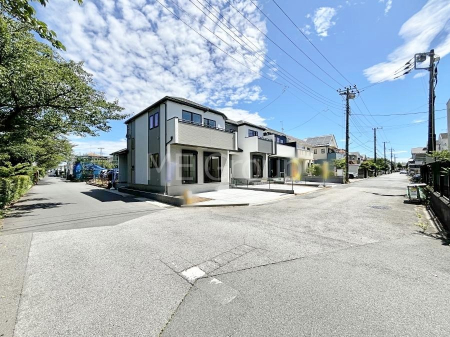 ���n�O�ώʐ^�@�O�ρ`Exterior�`�@�O�ʓ��H�F�� 6m �����A�� 6m �����@��w�̈�ˌ��Ă𒆐S�Ƃ����X���݂����R�Ƒ����A���ӂ͍��������������Ă��Ȃ��̂ŁA�΂̑����ՐÂȎ����������ł��B