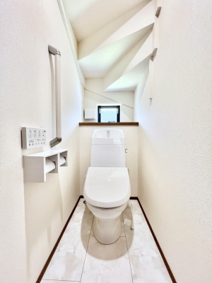 �g�C���@������B�������`Toilet�`�@�Y��E�X�b�L���E���K�ȃE�H�V�����b�g�t�g�C���ł��낰���Ԃł��B�̌������薾�邭�A���K��ԂƂȂ��Ă���܂��������g���ꏊ�����炱���̔z���ł��I