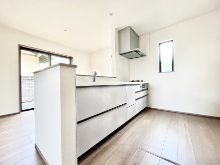 �L�b�`���@������B�������`Kitchen�`�@���R�������鑋�̂���L�b�`���������g���ꏊ�����炱���A�g��������l�����܂����B�������Ƃ����L�b�`���R�[�i�[�͎����L���Ȏd�オ��ƂȂ��Ă���܂��B