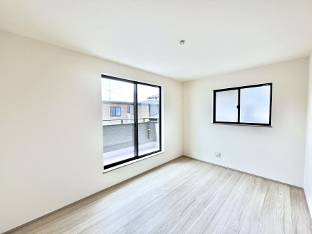 �Q���@������A�������`Bed Room�`�@�u��������������l�v�Ƃ��v�w�ł�����肭�낰��Q���B�����̉Ǝ��₨�d���ɔ�ꂽ���̓t�J�t�J�̃x�b�g�Ŗ�����Ă��������B�{�I�������Ă����K�ȍL����������
